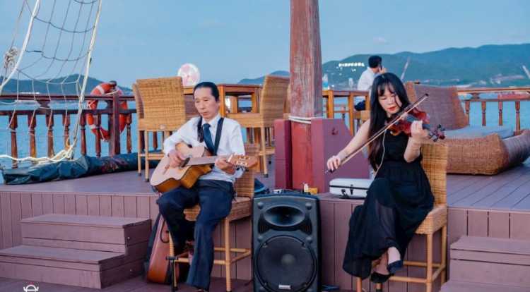 Tour Nha Trang 3N2Đ: Du thuyền ngắm hoàng hôn - VinWonders - du thuyền khám phá Vịnh